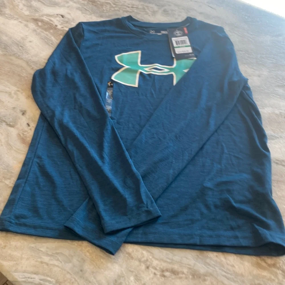 UNDER ARMOUR ahirt